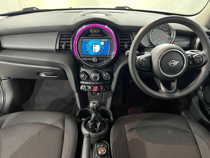 Used Mini Cooper Classic 134 HP (98 kW) 2020 White Hatchback