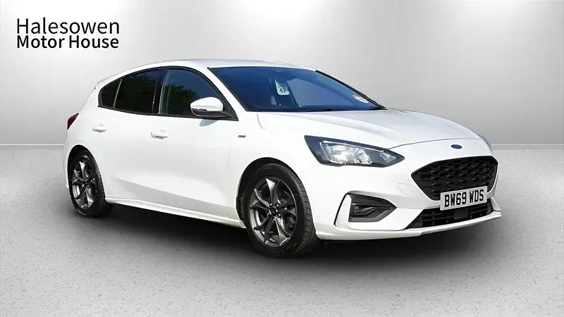Used Ford Focus ST-Line 125 HP (91 kW) 2020 White Hatchback