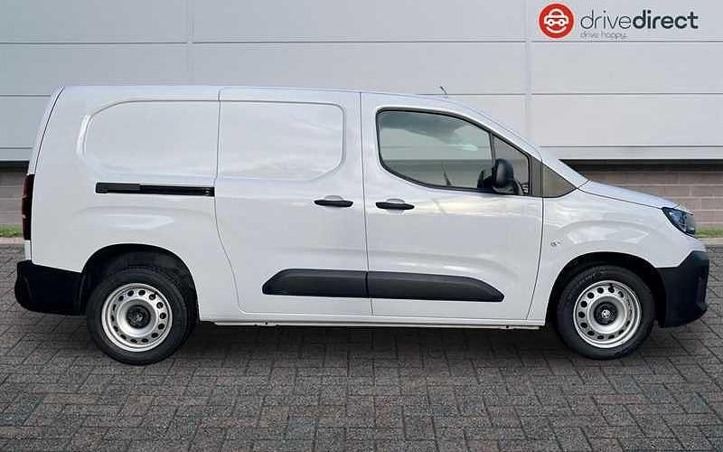 New Vauxhall Combo S 102 HP (75 kW) 2025 White Van