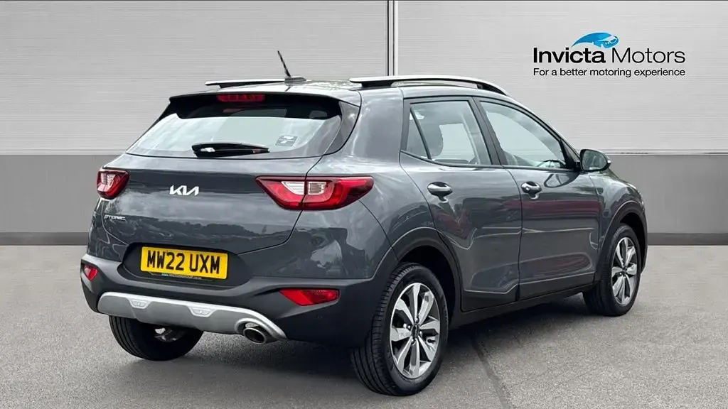 Usado Kia Stonic 99 CV (72 kW) 2022 Gris SUV