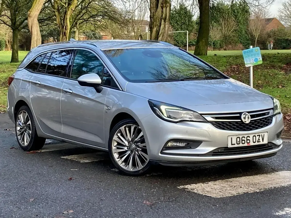 Used Vauxhall Astra SRi 2016 Silver Estate