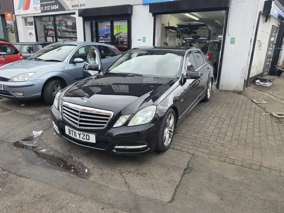 Second-hand Mercedes E250 Avantgarde 2011 Negru Berlinǎ