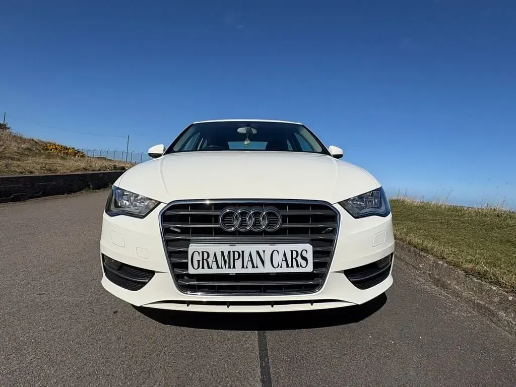 Begagnad Audi A3 Sport 105 HK (77 kW) 2013 Vit Halvkombi