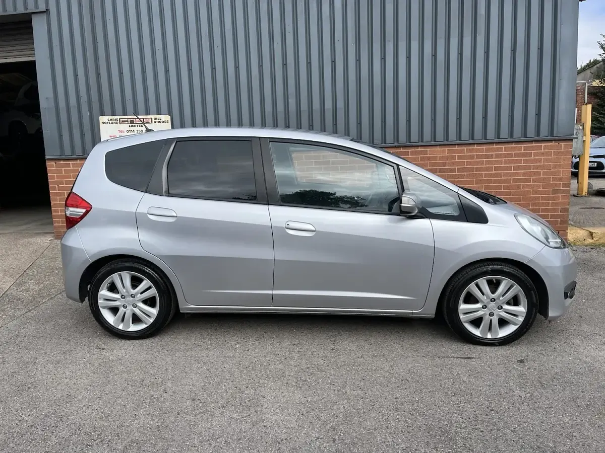 Used Honda Jazz ES 2015 Silver Hatchback