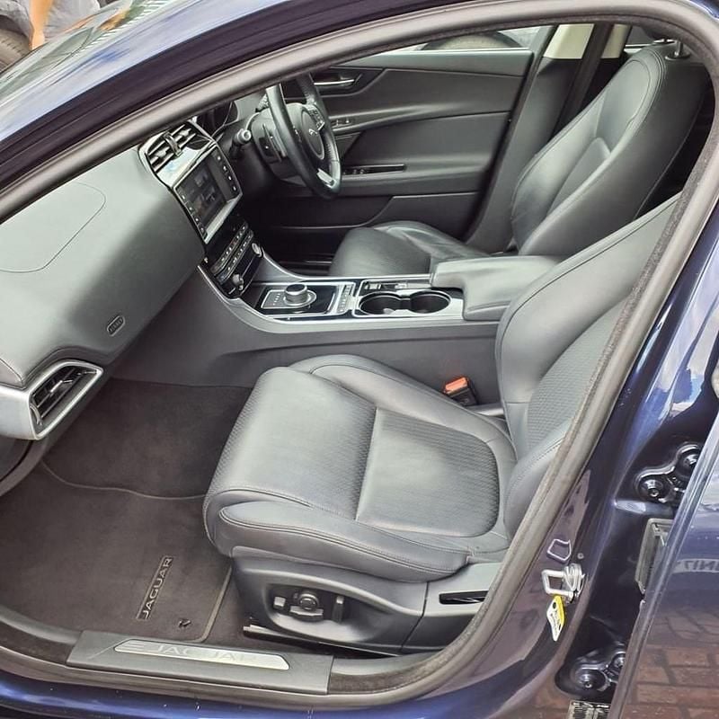 Used Jaguar XE Portfolio 180 HP (132 kW) 2017 Blue Sedan