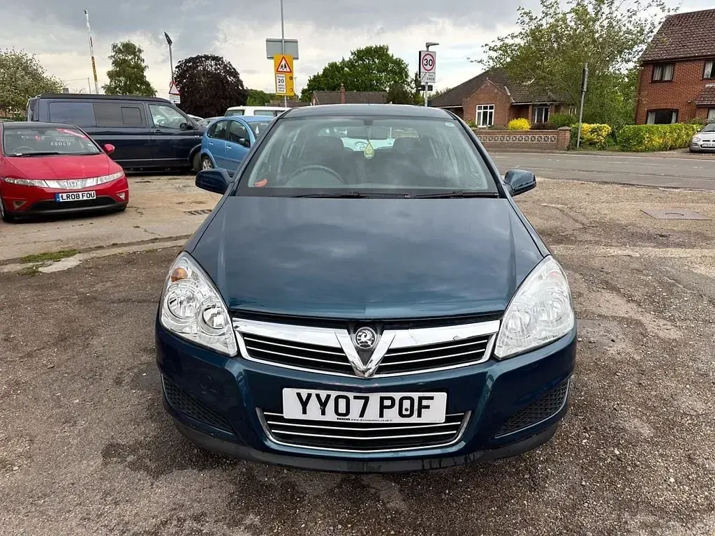 Second-hand Vauxhall Astra 140 CP (102 kW) 2007 Albastru Hatchback