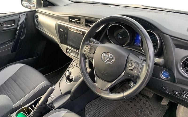 Used Toyota Auris Touring Sports Business Edition 136 HP (100 kW) 2017 Estate