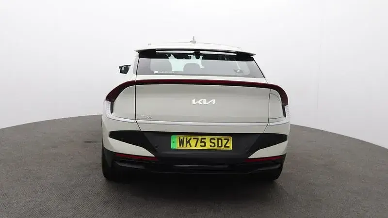 Used Kia EV6 Air 167 kW (228 HP) 2025 White SUV