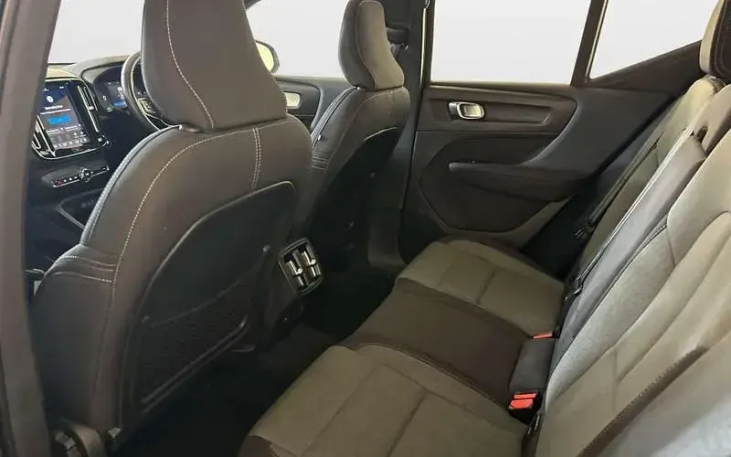 Used Volvo XC40 Core 163 HP (119 kW) 2022 Black SUV