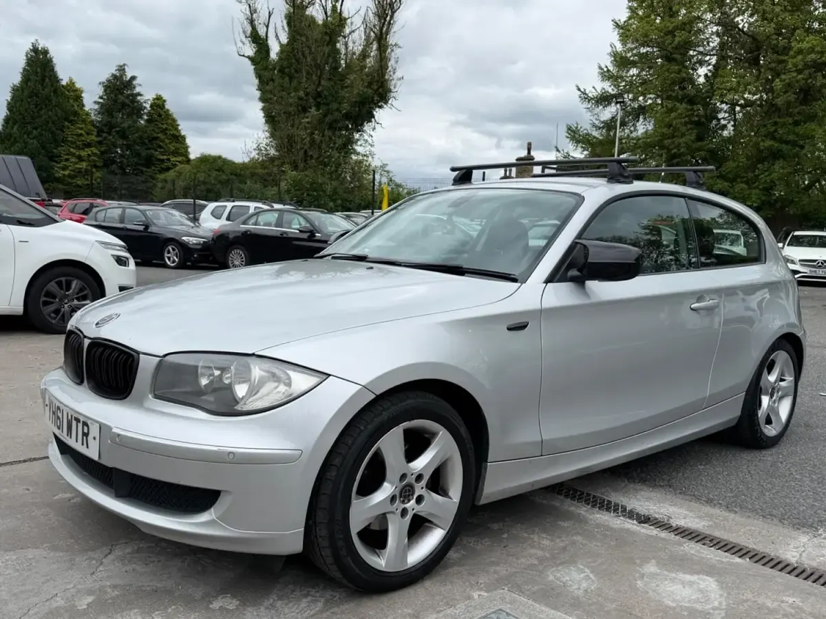 Używany BMW 118 143 KM (105 kW) 2011 Srebrny Hatchback