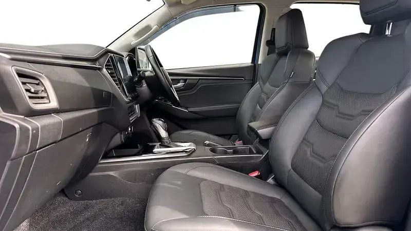 Used Isuzu D-Max 163 HP (119 kW) 2024 Blue Pickup