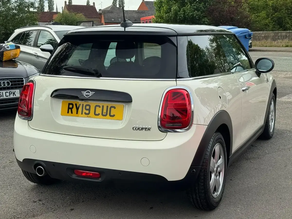 Used Mini Cooper Classic 2019 White Hatchback