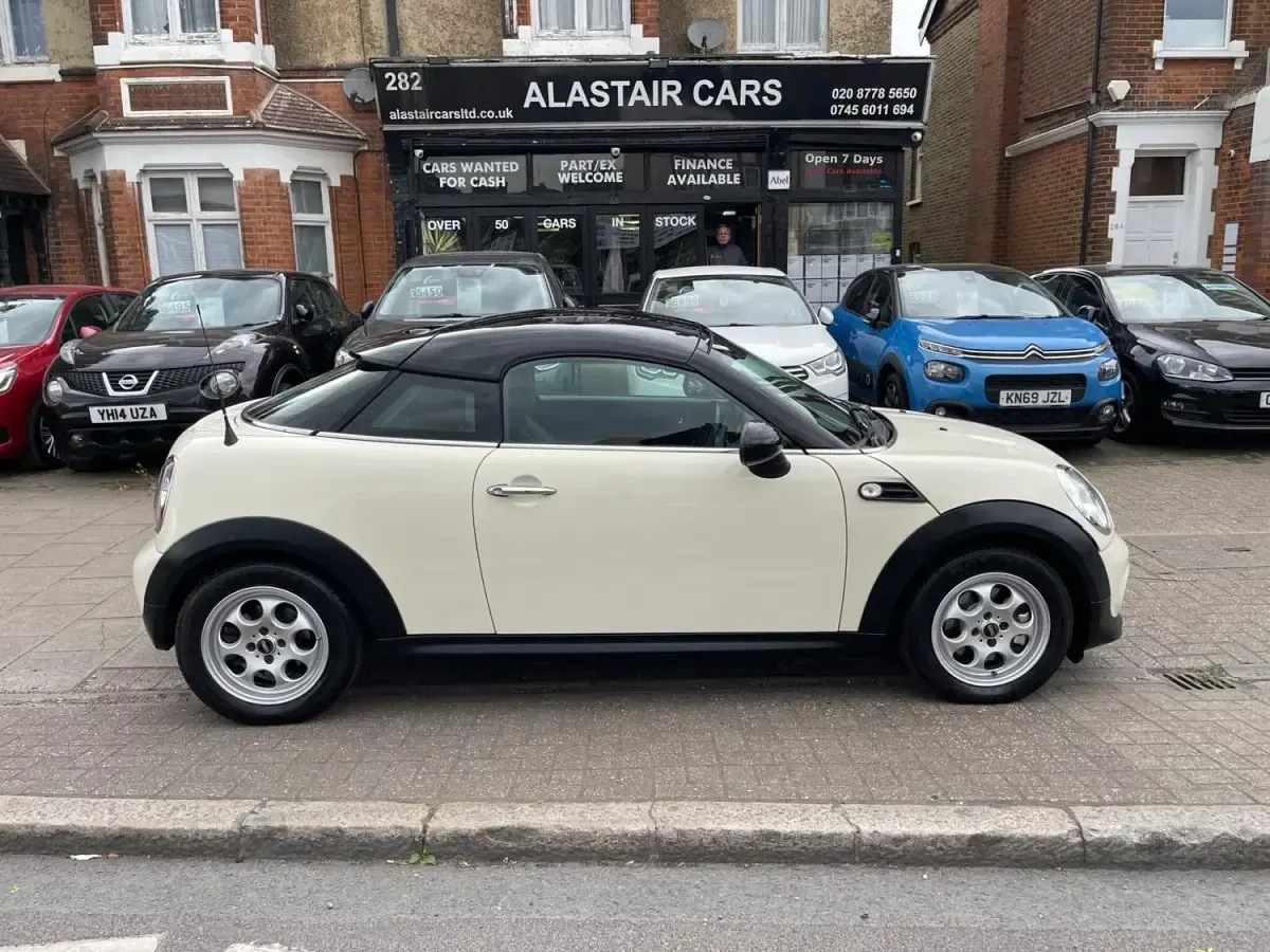 Begagnad Mini Cooper Coupé 122 HK (89 kW) 2014 Vit Sportkupé