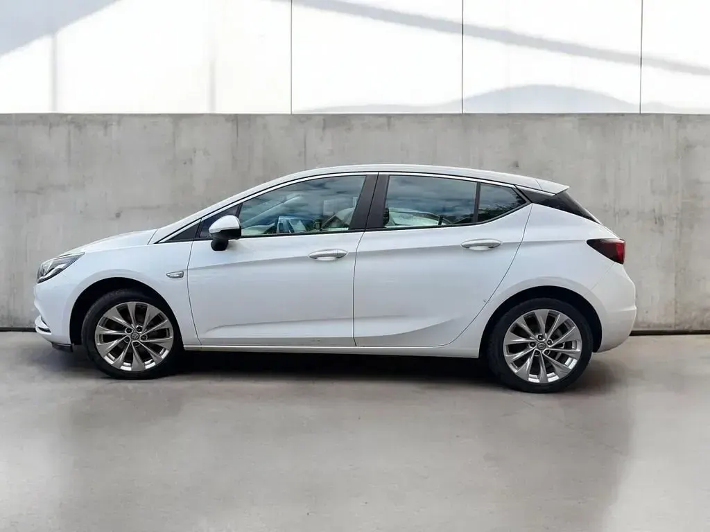 Second-hand Vauxhall Astra Design Edition 125 CP (91 kW) 2016 Alb Hatchback