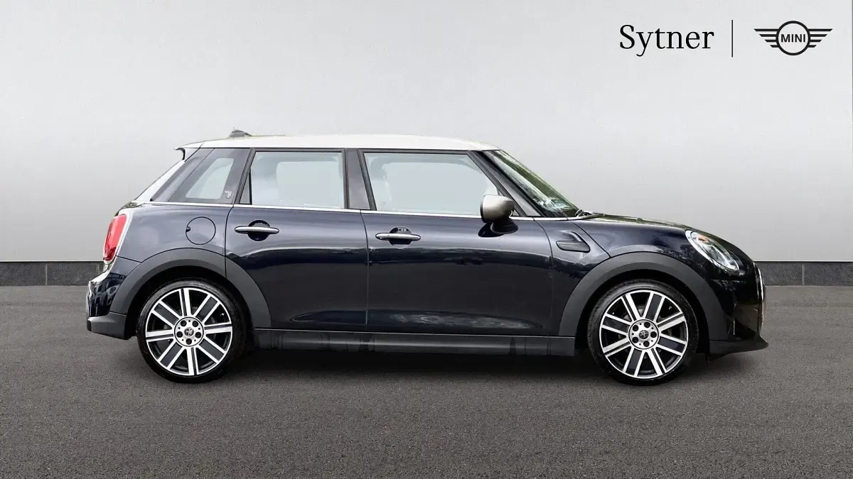 Usado Mini Cooper Exclusive 134 HP (98 kW) 2023 Preto Citadino