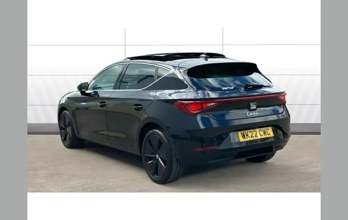 Begagnad Seat Leon XCELLENCE Lux 108 HK (79 kW) 2022 Svart Halvkombi