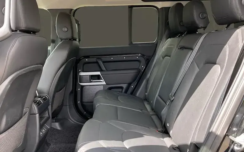 Used Land Rover Defender 249 HP (183 kW) 2023 SUV