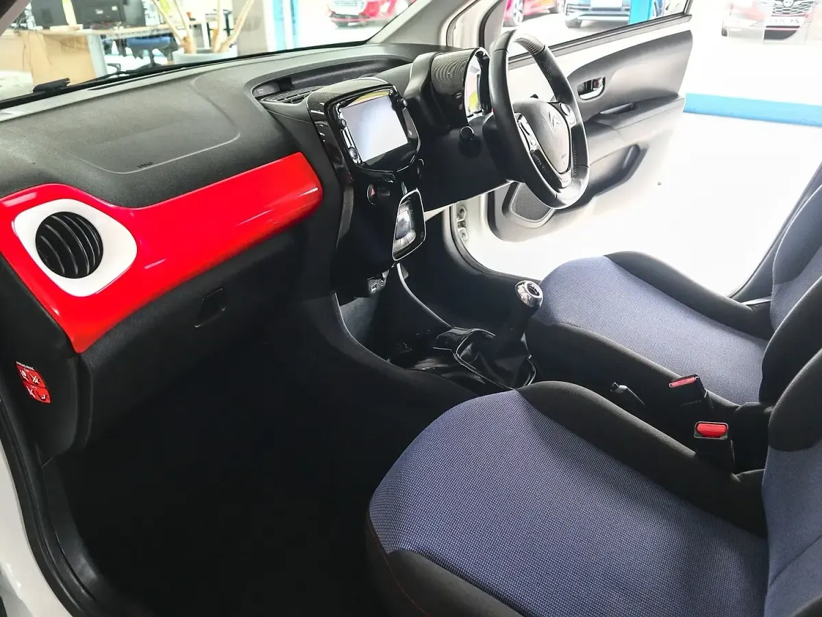 Used Citroën C1 70 HP (51 kW) 2021 White Hatchback