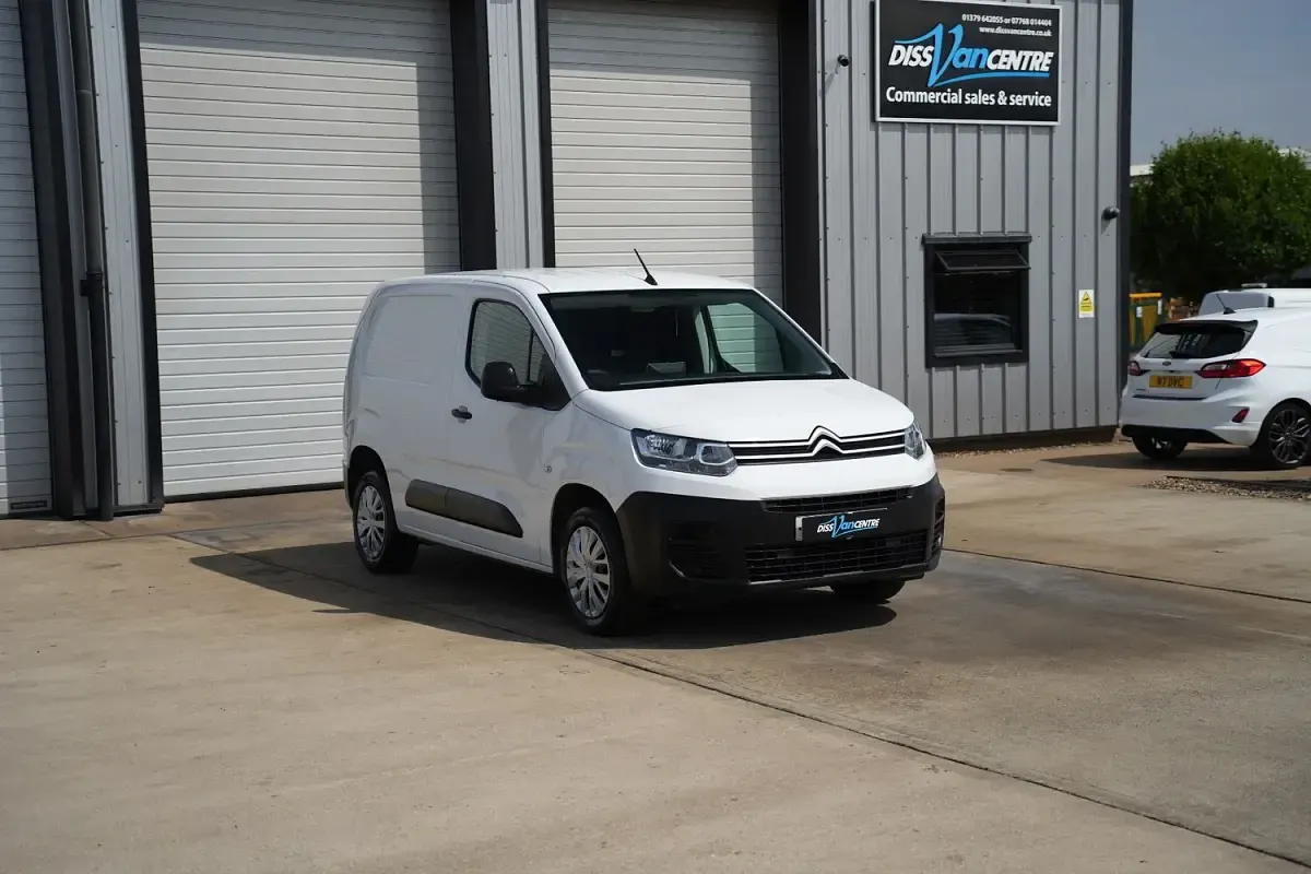 Used Citroën Berlingo 100 HP (73 kW) 2023 White MPV