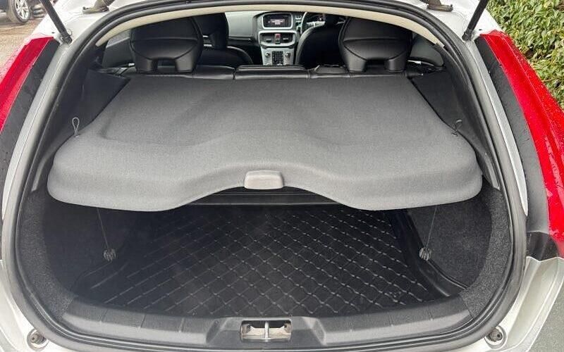 Begagnad Volvo V40 Inscription 152 HK (111 kW) 2019 Halvkombi