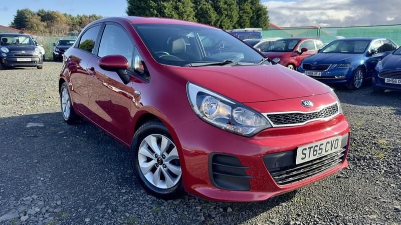 Used Kia Rio 2015 Red Hatchback