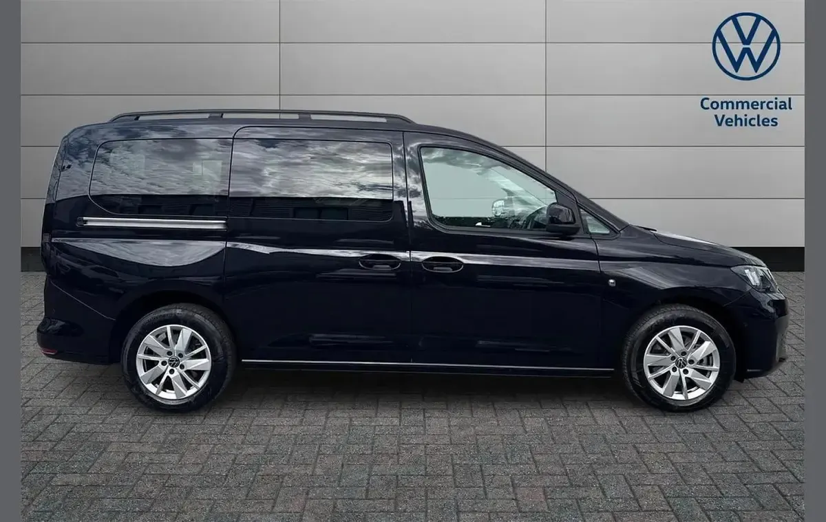Used VW Caddy Maxi Life 122 HP (89 kW) 2025 Black MPV