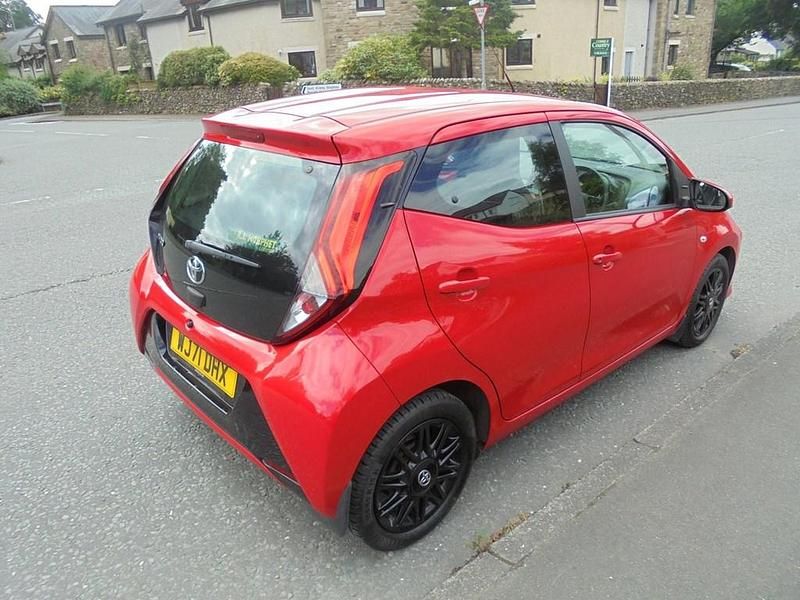 Used Toyota Aygo X-play 72 HP (52 kW) 2021 Red Hatchback