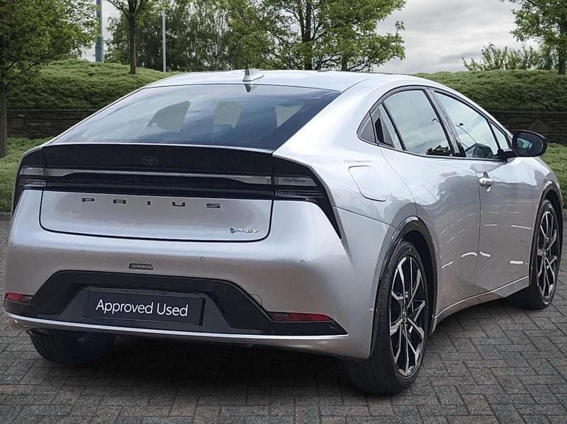 Used Toyota Prius 223 HP (164 kW) 2025 Silver metallic Hatchback
