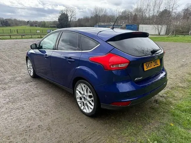 Usado Ford Focus Titanium X 125 HP (91 kW) 2017 Azul Citadino
