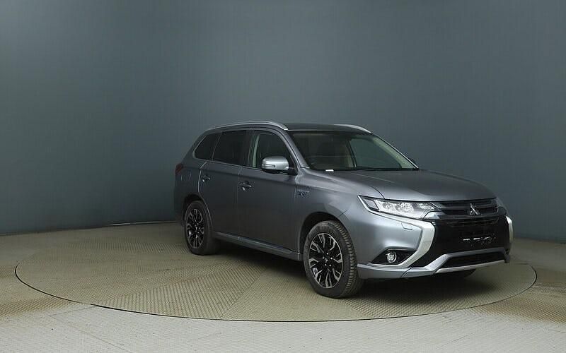 Used 2018 Mitsubishi Outlander P-HEV Estate | £12,995 (Good price) - Image 1/2