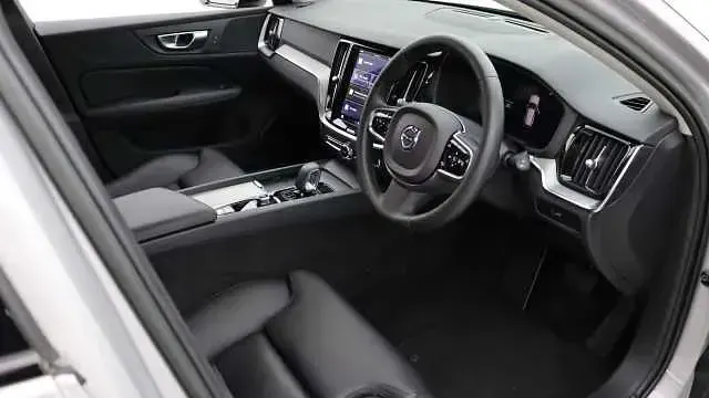 Używany Volvo V60 Plus 197 KM (144 kW) 2023 Kombi