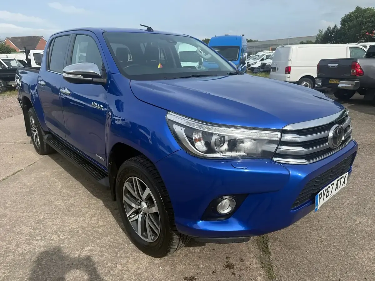 Used Toyota HiLux 150 HP (110 kW) 2017 Blue Pickup