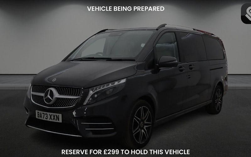 Usado Mercedes V300 AMG line 237 HP (174 kW) 2023 Cinzento Monovolume