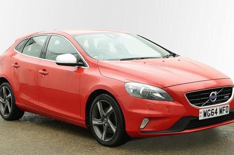 Used Volvo V40 R-Design 115 HP (84 kW) 2014 Red Hatchback