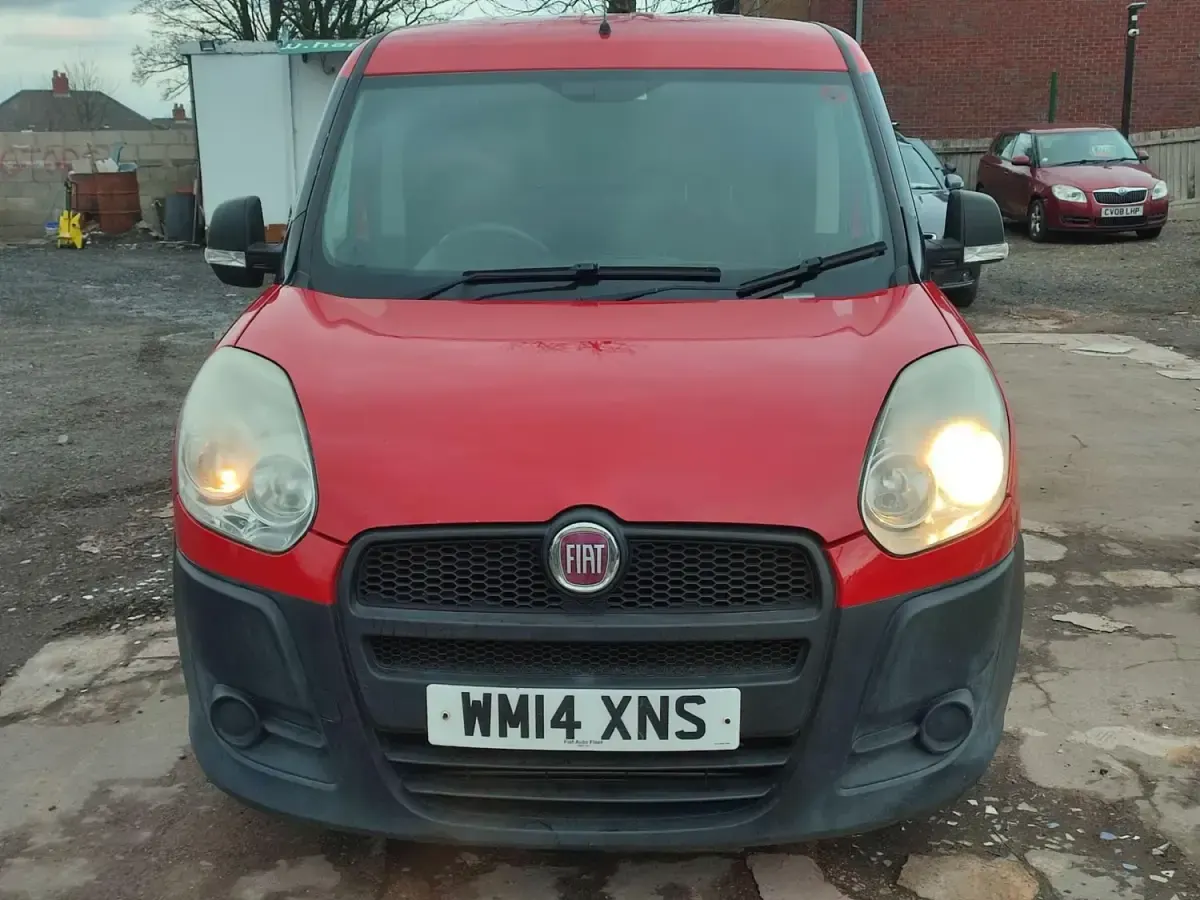 Używany Fiat Doblò 2014 Czerwony Minivan