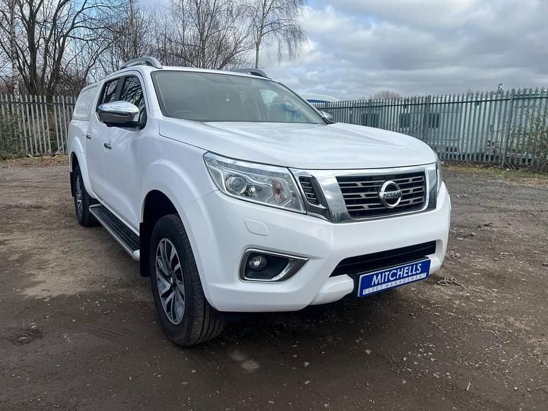 White Used 2017 Nissan Navara Tekna Pickup | £9,995 (Good price) - Image 1/4