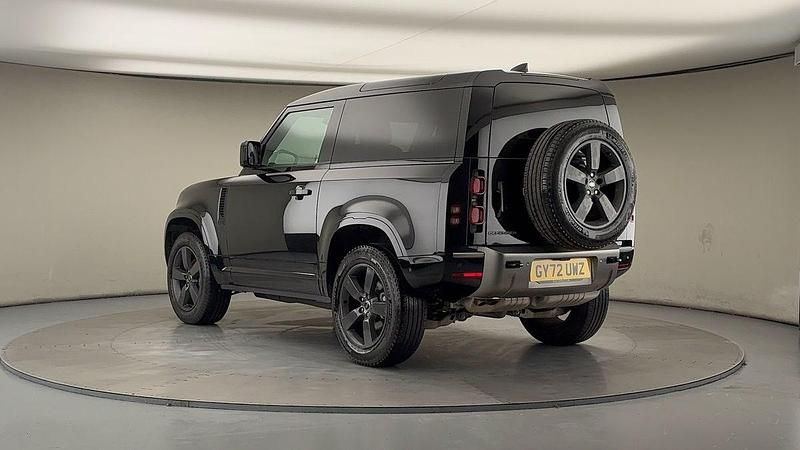 Used Land Rover Defender SE Dynamic 250 HP (183 kW) 2022 Black Estate