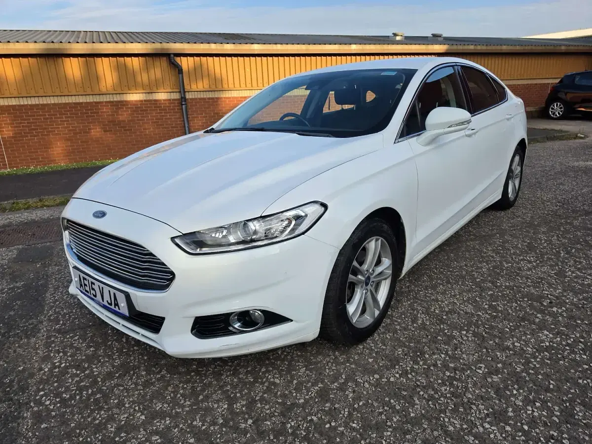 Used Ford Mondeo Titanium 150 HP (110 kW) 2015 White Hatchback