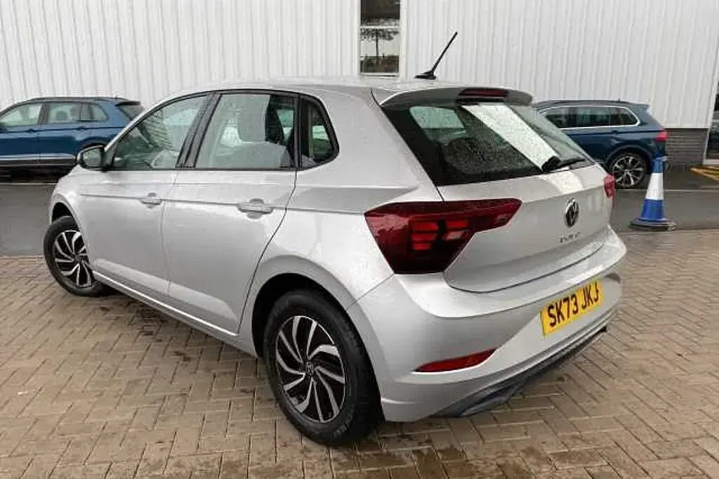 Used VW Polo Life 95 HP (69 kW) 2023 Silver Hatchback