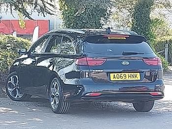 Usado Kia Ceed 138 HP (101 kW) 2020 Preto Citadino