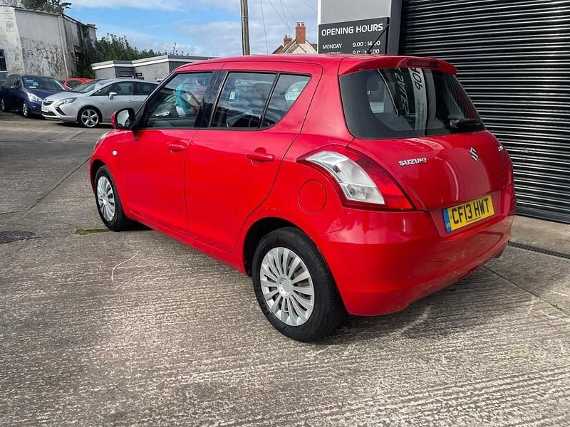 Usado Suzuki Swift 94 HP (69 kW) 2013 Vermelho Citadino