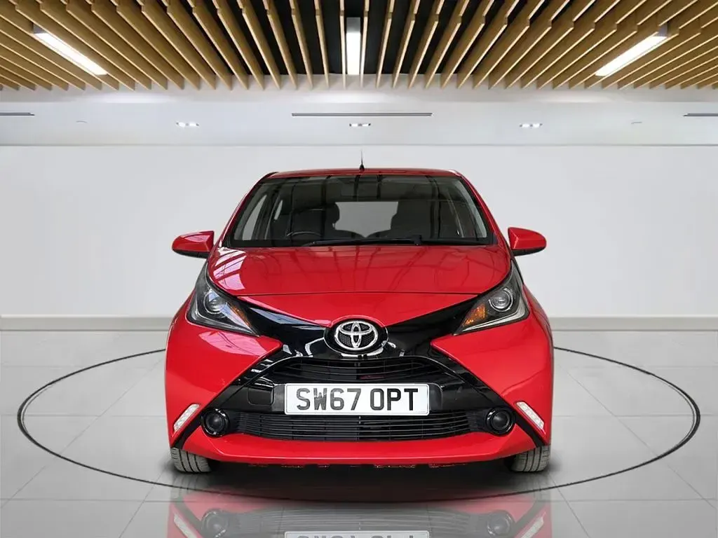 Used Toyota Aygo X-play 68 HP (50 kW) 2018 Red Hatchback