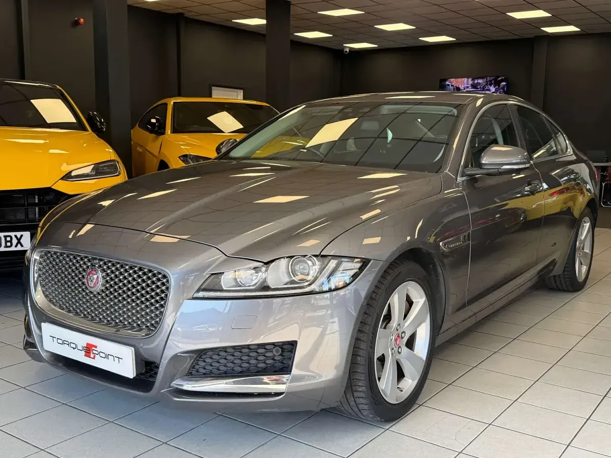 Used Jaguar XF Portfolio 180 HP (132 kW) 2017 Grey Sedan