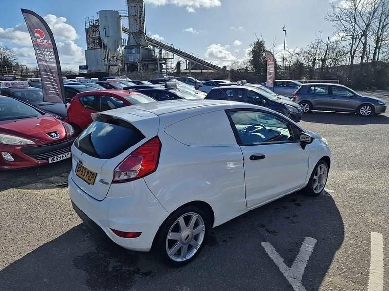 Used Ford Fiesta 75 HP (55 kW) 2013 White Hatchback