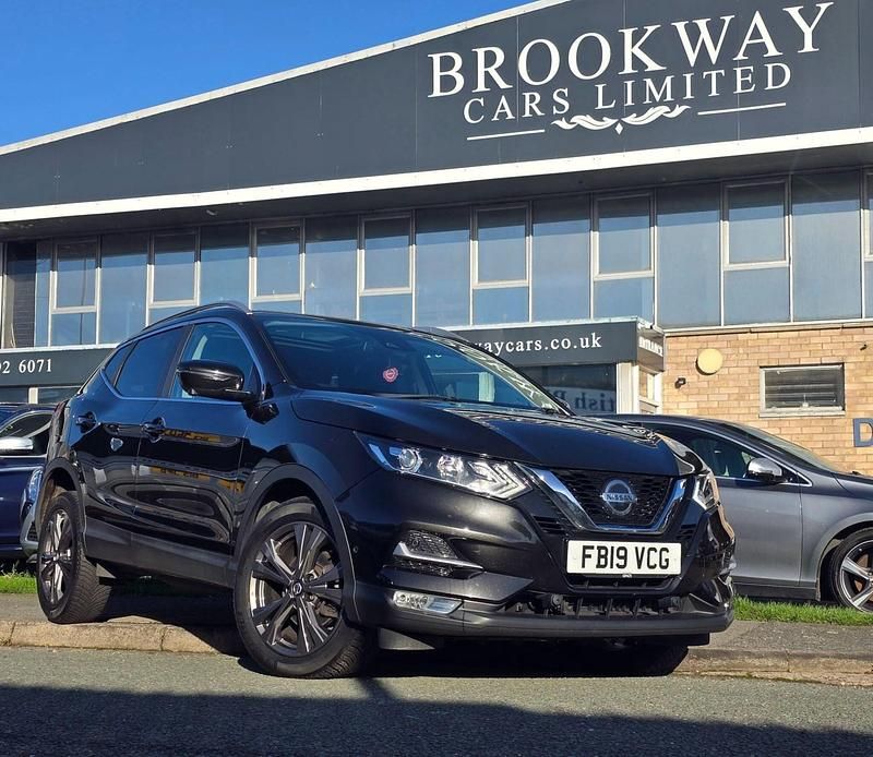 Black Used 2019 Nissan Qashqai N-Connecta SUV | £9,290 (Fair price) - Image 1/4
