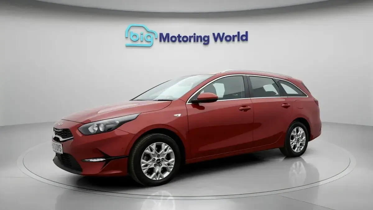 Usado Kia Ceed 2024 Vermelho Citadino
