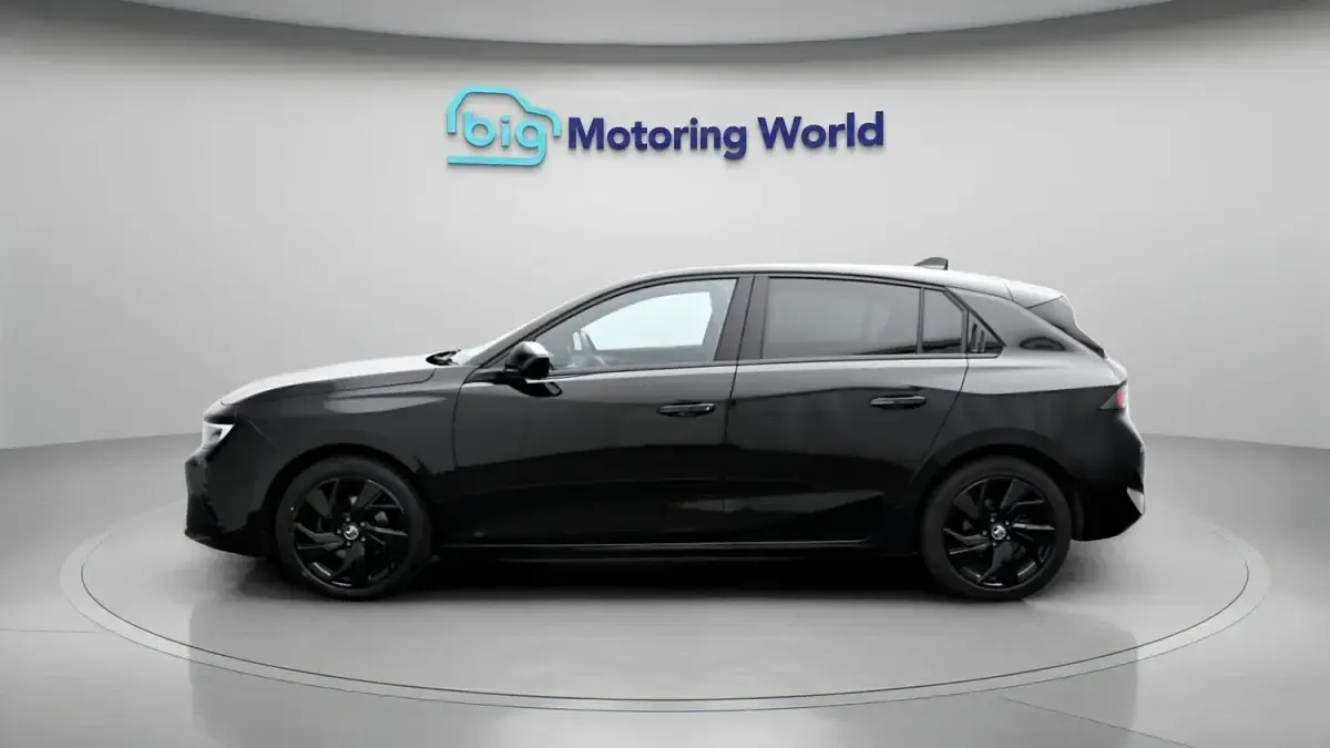 Used Vauxhall Astra S 130 HP (95 kW) 2024 Black Hatchback