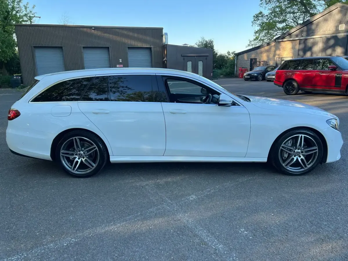 Gebraucht Mercedes E220 AMG line 2017 Weiß Kombi