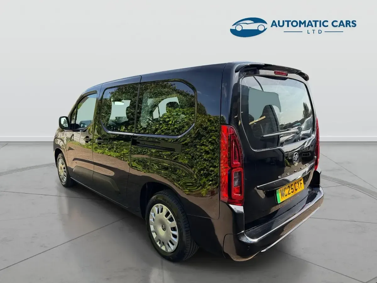Used Vauxhall Combo Design Edition 100 kW (136 HP) 2025 Black MPV