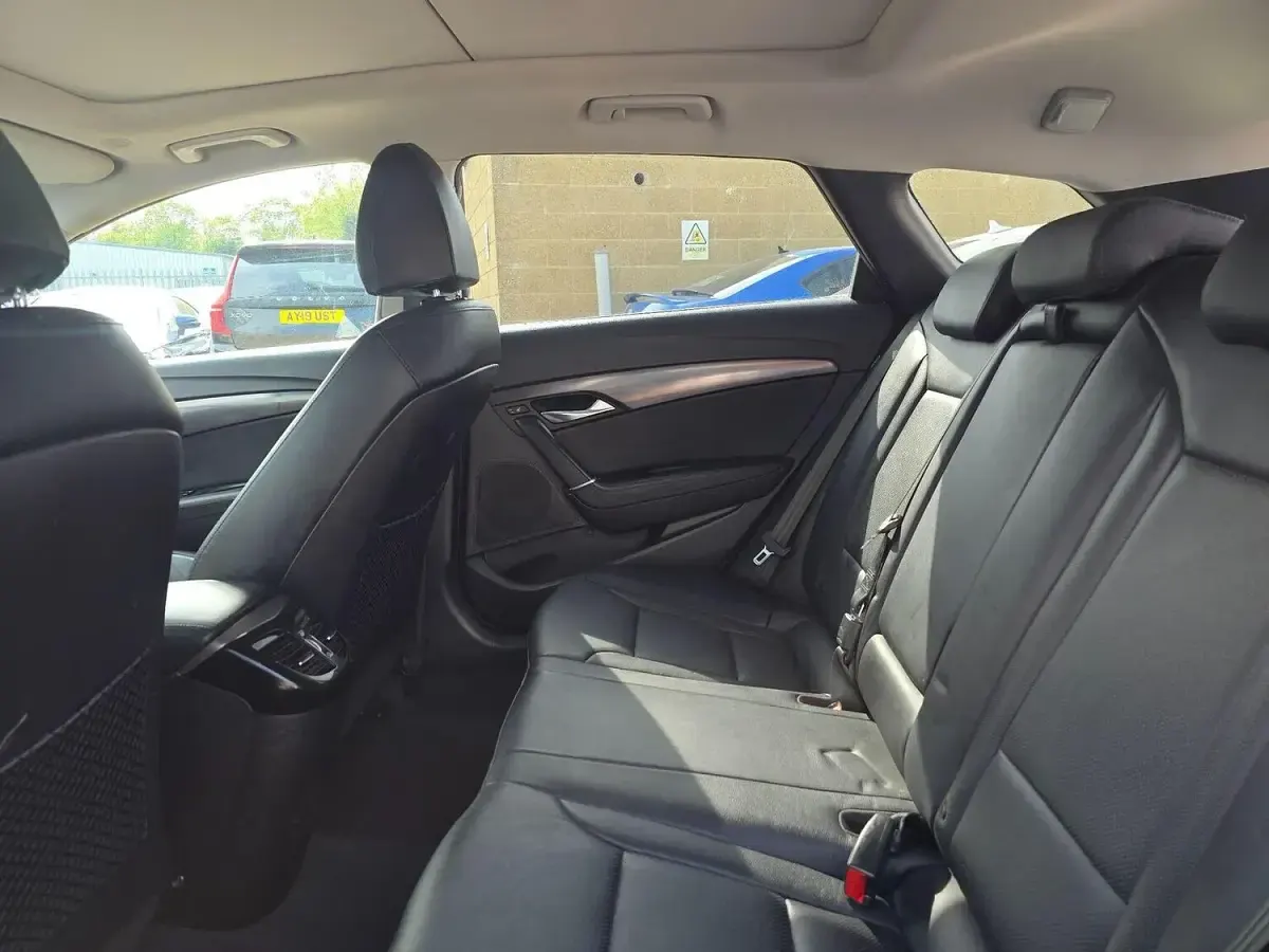 Used Hyundai i40 Premium 141 HP (103 kW) 2016 Red Estate
